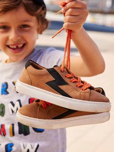 Leren sneakers met veters en rits cognac