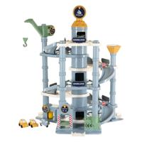 Cavallino garage toren met 7 verdiepingen en auto's pastelkleuren