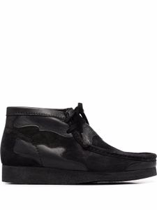 Clarks Originals bottes Wallabee Patch à motif camouflage - Noir