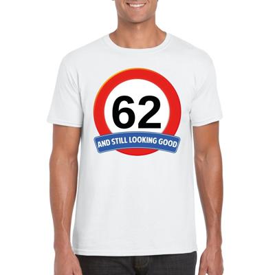62 jaar and still looking good - t-shirt verkeersbord print - wit - heren - verjaardag