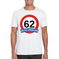 62 jaar and still looking good - t-shirt verkeersbord print - wit - heren - verjaardag