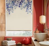 Blauwe vallende takken van bladeren raambekleding badkamer