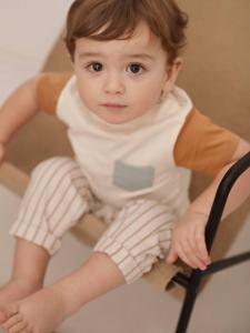 Baby colorblock T-shirt met korte mouwen hazelnoot