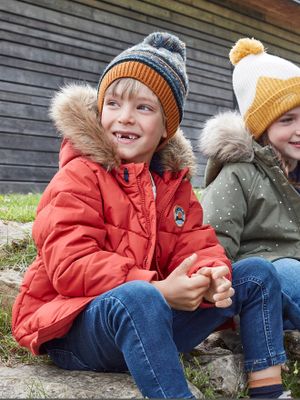 Jongensdonsjack met capuchon gevoerd met fleece van gerecycled polyester oranje