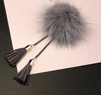 Bont bal broche ketting kwastje broche voor vrouwen (grijs)