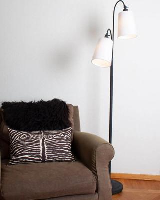 Grote mat zwarte vloerlamp met 2 stoffen kappen en E27 fittingen By Rydens Duette