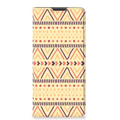 Motorola Edge 30 Pro | Hoesje met Magneet | Aztec Yellow