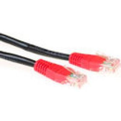 ACT Zwarte 1,5 meter U/UTP CAT5E patchkabel cross met RJ45 connectoren