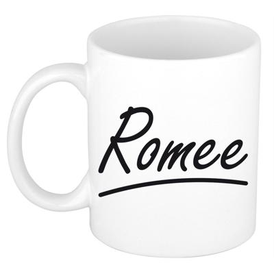 Romee Naam koffiemok - beker - met sierlijke letters - wit - 300 ml - Cadeau - Dames Romee Naam koffiemok - beker - met sierlijke letters - wit - 300 ml - Cadeau - Dames