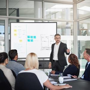 120 x 90 cm Dubbelzijdig Verplaatsbaar Whiteboard Magnetisch Whiteboard op Standaard met Geperforeerd Paneel en Accessoires