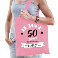 Cadeau tas voor dames - 50 en perfect - roze - katoen - 42 x 38 cm - vijftig/Sarah - shopper