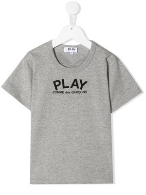 Comme Des Garçons Play Kids t-shirt à logo imprimé - Gris