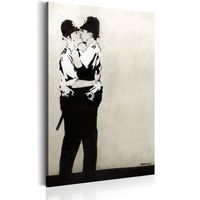Schilderij - Kussende Agenten by Banksy,  Beige/Zwart