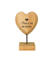 Houten hart op voet peace, love and happiness