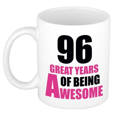 Verjaardag 96 jaar Koffiemok Cadeau - Great years of being awesome - wit/roze - voor dames