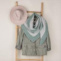 Haakpatroon Yarn and Colors Diamond Bobble Shawl