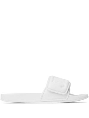 Jimmy Choo claquettes Fitz/M à logo embossé - Blanc