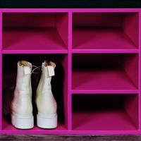 Schoenenrek/schoenenkast met zitvlak - roze - 5 paar schoenen - hout - L51 x B30 x H48 cm - thumbnail