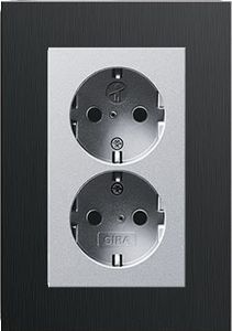 Dubbel stopcontact aluminium met Gira esprit aluminium bruin afdekraam recht