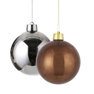 Kerstversieringen set van 2x grote kunststof kerstballen bruin en zilver 20 cm glans