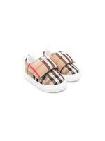 Burberry Kids baskets à carreaux - Marron