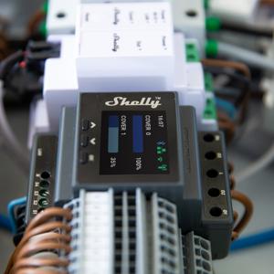 Shelly Pro Dual Cover / Shutter PM power relay Zwart