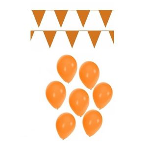 EK voetbal oranje feest versiering met oranje vlaggenlijnen en ballonnen   -