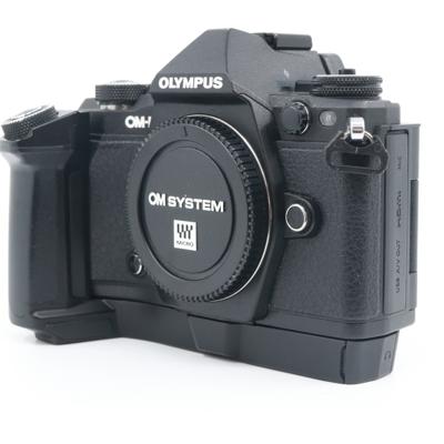 Olympus OM-D E-M5 Mark II + HLD-8G grip occasion