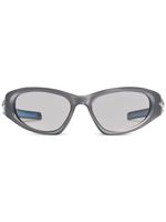 Gentle Monster lunettes de soleil Paradoxx G4 à monture enveloppante - Gris