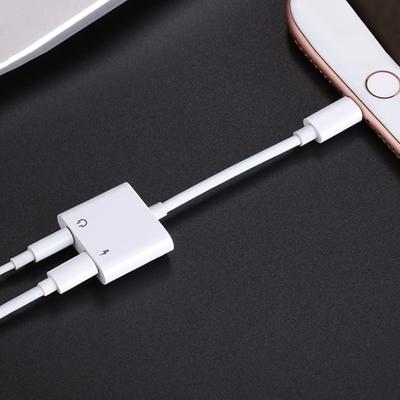 JOYROOM S-M403 ben Series Apple 3.5 + Lightning adapter lengte: 1 2 m (wit)