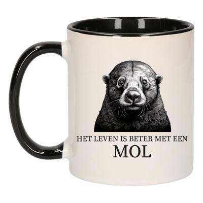Cadeau mok voor de familie Mol - het leven is beter met - zwart - keramiek - 300 ml