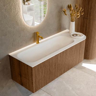 Mondiaz KURVE 125 cm Onderkast Greeploos 1 Lade Met Deuren Walnut, Wastafel Solid Surface Links Talc 1 Kraangat Zonder Spiegel (KRVBGM125R1L1D1KL-Wal/Tal)
