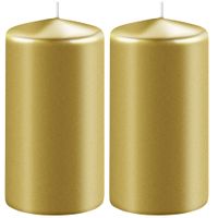 2x Metallic gouden cilinderkaarsen/stompkaarsen 6 x 12 cm 45 branduren