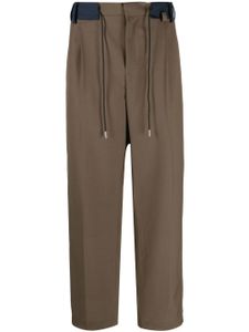 sacai pantalon à taille à lien de resserrage - Vert