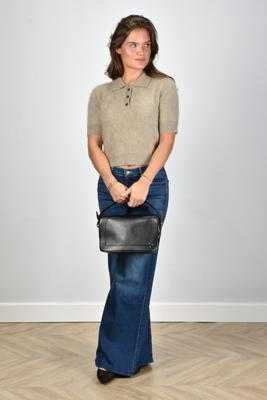Mother jeans Twister Sneak 10815-104 on your left