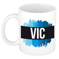 Vic naam cadeau koffie mok - beker - met blauw verfstrepen - Cadeau collega - vaderdag