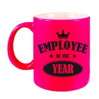 1x stuks collega cadeau mok / beker neon roze employee of the year - thumbnail