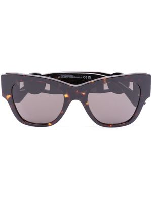 Versace Eyewear lunettes de soleil rondes à plaque logo - Marron