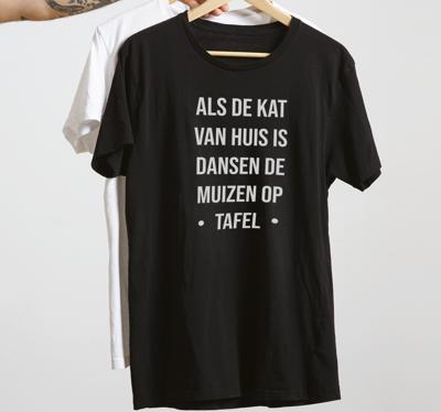 T-shirt kat van huis
