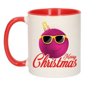 Kerstcadeau mok / beker rood Merry Christmas roze smiley kerstbal 300 ml   -