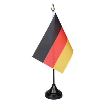 Vlag Duitsland tafelvlaggetjes - 1x stuks - 10 x 15 cm vlag - met zwarte standaard
