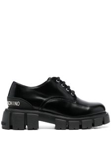 Love Moschino chaussures oxford en cuir à patch logo - Noir