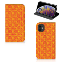 Apple iPhone 11 Hoesje met Magneet Batik Oranje