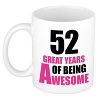 52 great years of being awesome cadeau mok / beker wit en roze - thumbnail