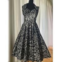 32% korting | Vivien Of Holloway Halterneck Black Oasis Dress -XS