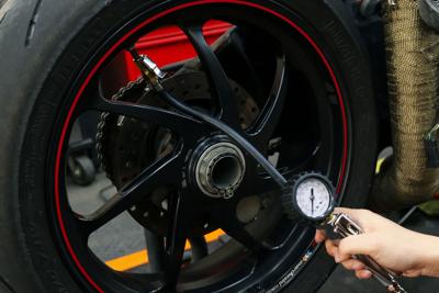 Bikeservice bandenvul- en meetapparaat