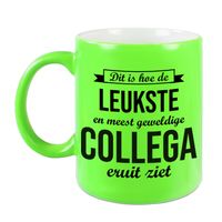 Leukste en meest geweldige collega cadeau koffiemok / theebeker neon groen 330 ml - thumbnail