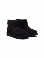 UGG Kids bottines Classic Mini II - Noir