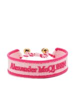 Alexander McQueen bracelet brodé à breloques tête de mort - Rose - thumbnail