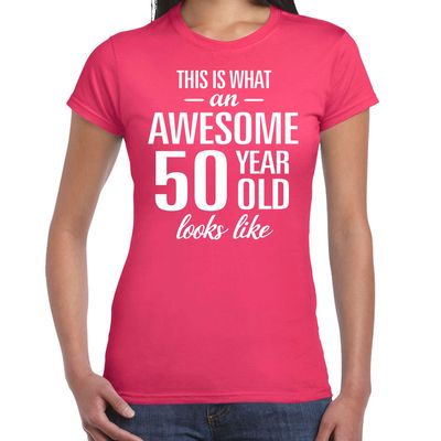 Awesome 50 year Sarah cadeau t-shirt roze dames